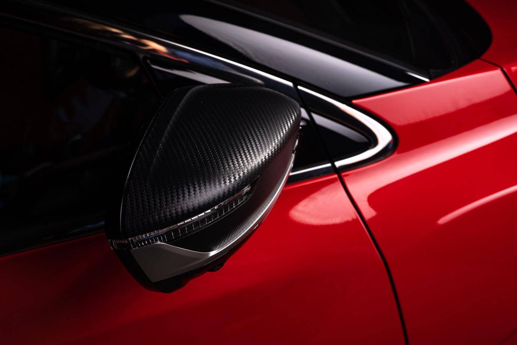 /img/cars/1637050942-exterior_geely_Coolray_8.jpg