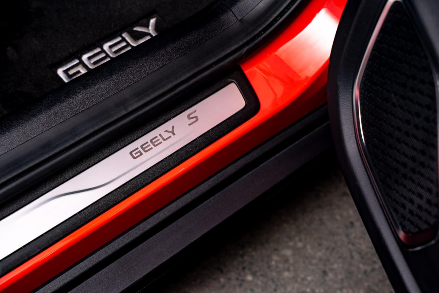 /img/cars/1637050943-interior_geely_Coolray_1.jpeg