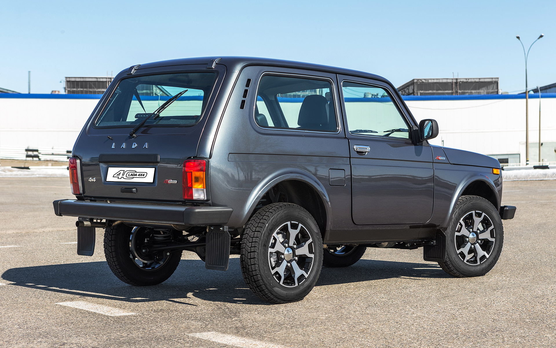 /img/cars/1637051925-exterior_lada_4x4_3_dv_11.jpg