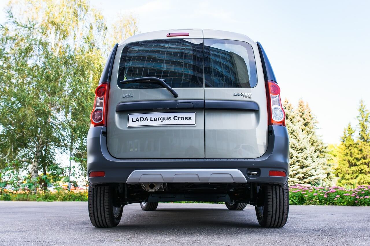 /img/cars/1637052195-exterior_lada_Largus_Cross_7_mest_8.jpg