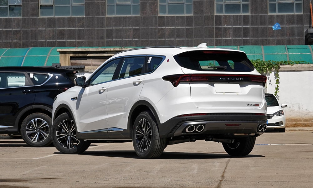 /img/cars/1679921426-x70-plus-1-8.jpg