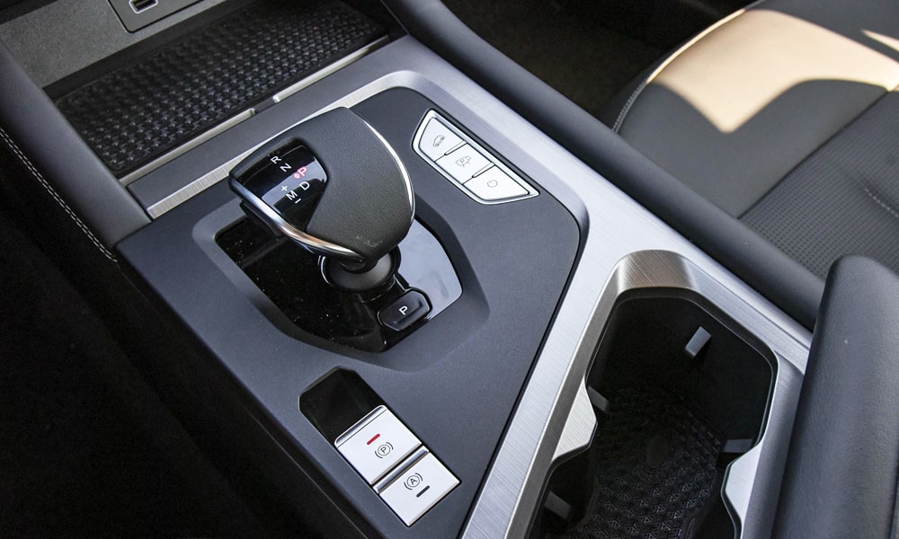 /img/cars/1690544084-x90-plus-18.jpg