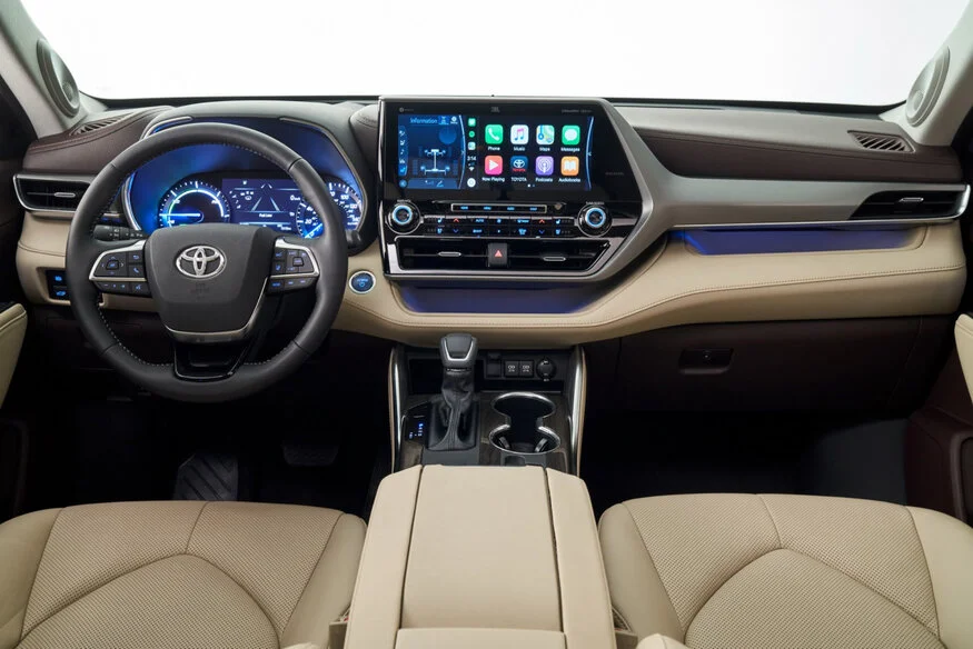/img/cars/large_ca11e10e-2020-toyota-highlander-11_1596365146.webp